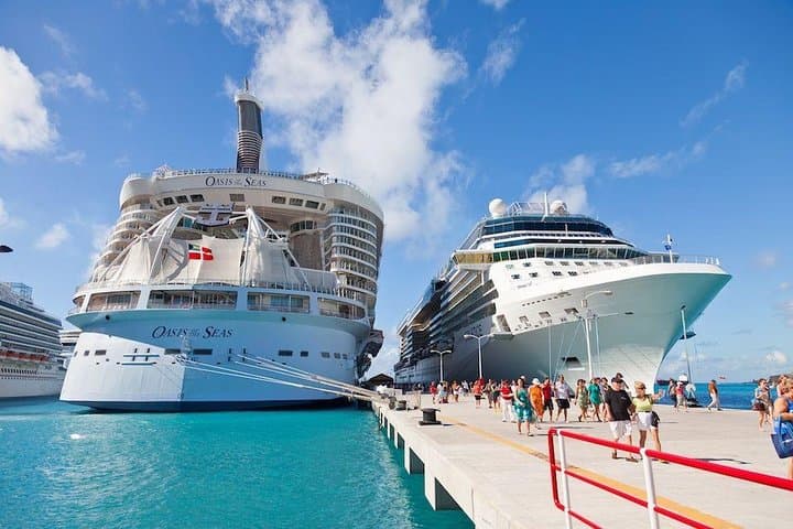 Private Transfer: Rome to Civitavecchia Port by Luxury vehicle