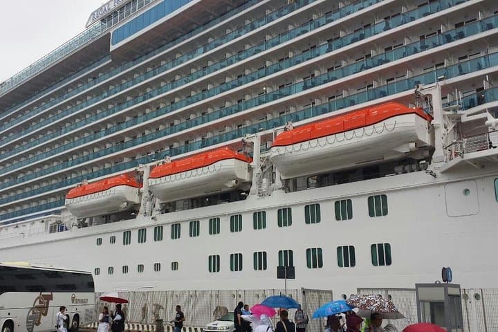 Private Transfer: Rome to Civitavecchia Port by Luxury vehicle