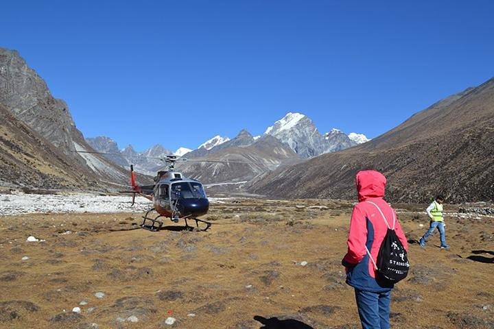 Everest Base Camp Helicopter Tour landing at Hotel Everest View