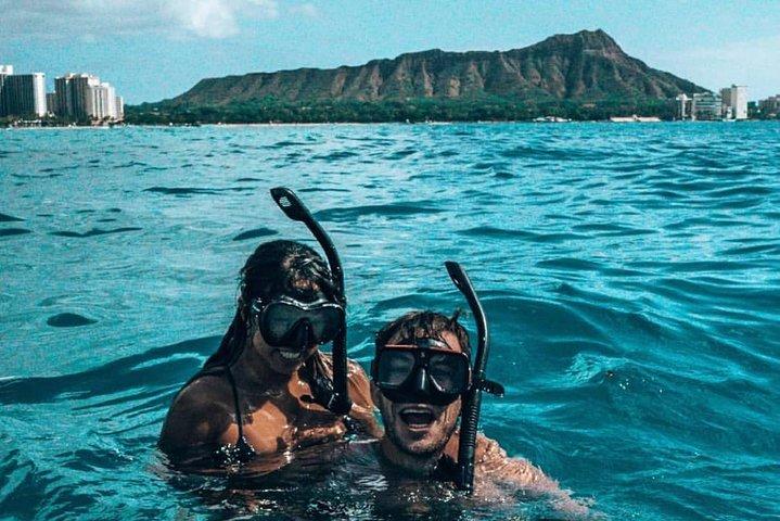 Waikiki: Turtle Canyon Morning Snorkel & Sail | Oahu