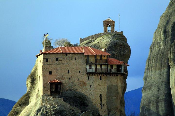 2-Day Private Tour to Delphi & Meteora with Great Lunch included