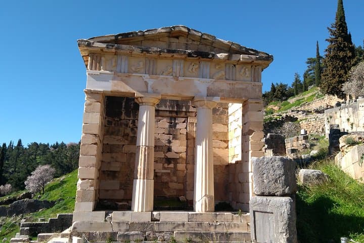 Private Delphi and Hosios Loukas Monastery - Great Lunch and Drinks Included