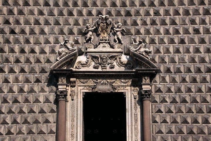 Pompeii ruins and the city of Naples with private transportation