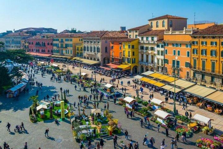 Verona Small Group Tour with Arena Access & Juliet's Balcony