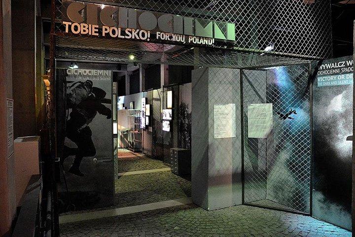 Warsaw Uprising Museum (1944) + POLIN Museum : SMALL GROUP /inc. Pick-up/
