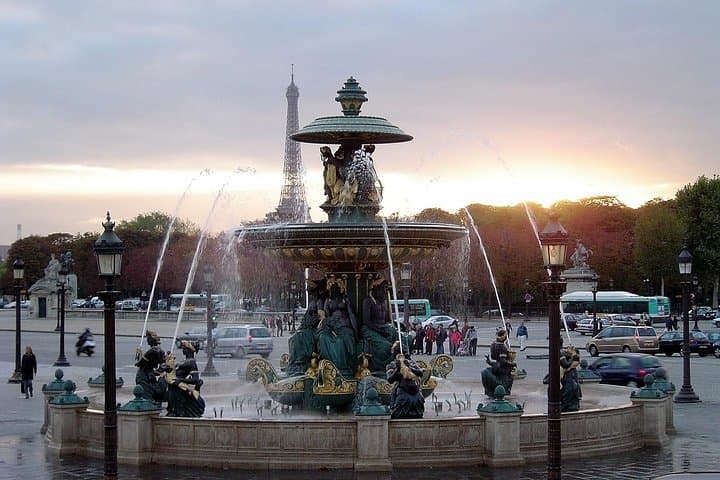 Paris Private Tour with Seine River Cruise
