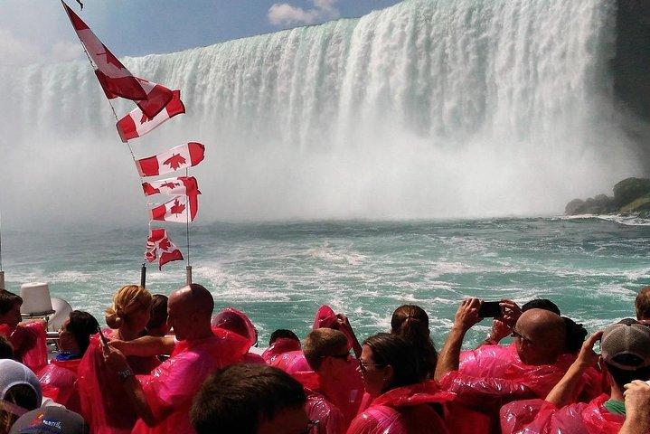 Tour of Niagara Falls with Boat Cruise