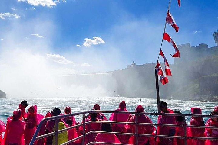 Tour of Niagara Falls with Boat Cruise