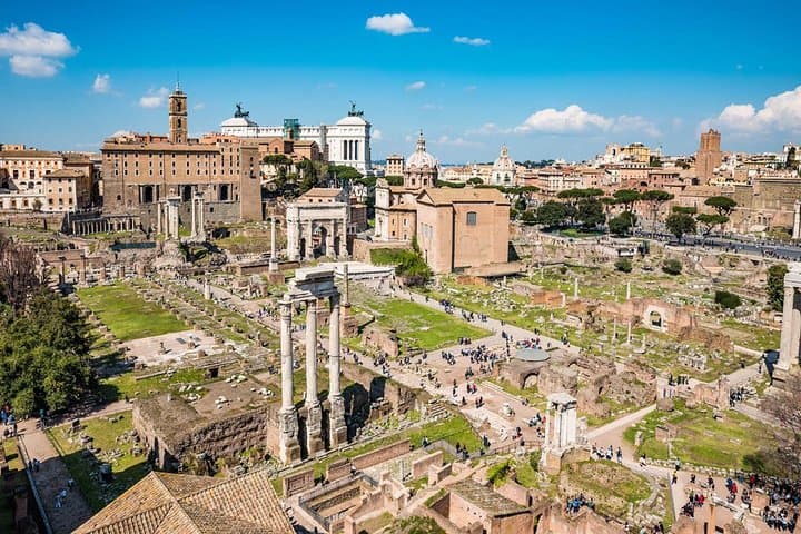 Colosseum with Gladiator Arena Floor, Forum & Palatine Hill Tour