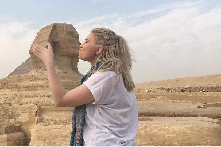 private Taxi from the airport to Giza pyramids and Sphinx