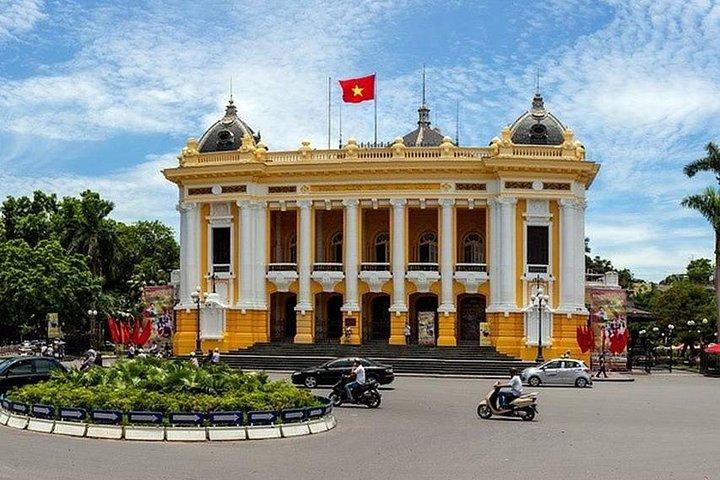 Private Tour: Hanoi City Full-Day Tour with Train Street Visit