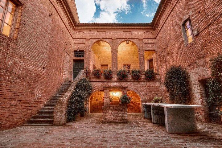 Private Montalcino and Montepulciano Tour from Siena