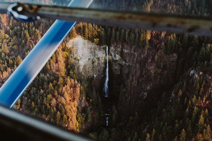 Multnomah Falls and Columbia River Gorge Tour by Envi Adventures