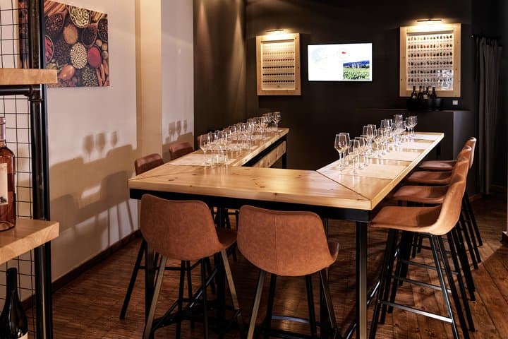 Guided Gin tasting experience in Athens with Snacks