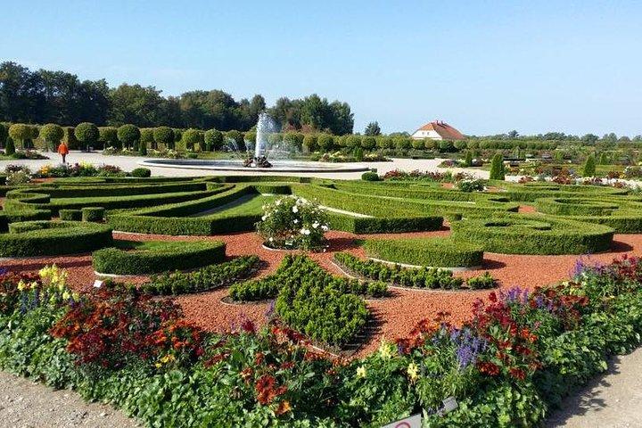 Full-Day Tour to the Hill of Crosses and Rundale Palace in Latvia from Vilnius