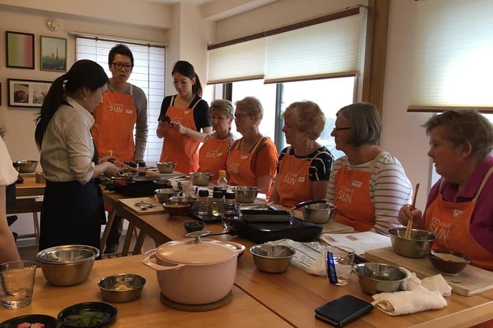3-Hour Small-Group Sushi Making Class in Tokyo