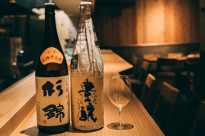 Sake Tasting Masterclass in Shinjuku (8+ Varieties with a Pro)