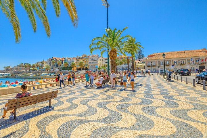 Sintra-Cascais-Pena Palace 8-People Small Group Tour from Lisbon