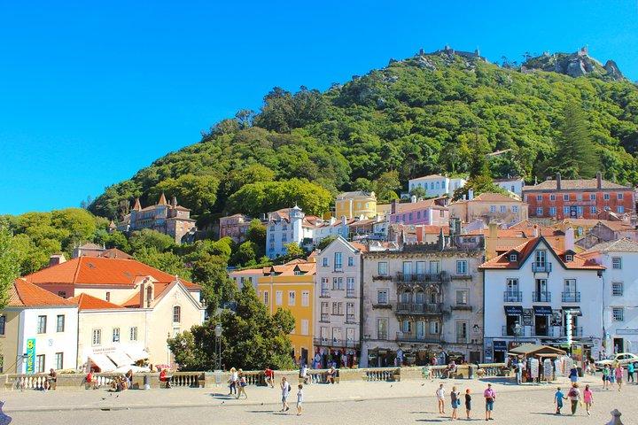 Sintra-Cascais-Pena Palace 8-People Small Group Tour from Lisbon