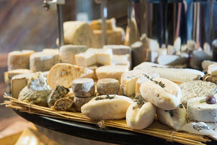 Bordeaux Sweet & Savory Food with Wine Tasting Tour