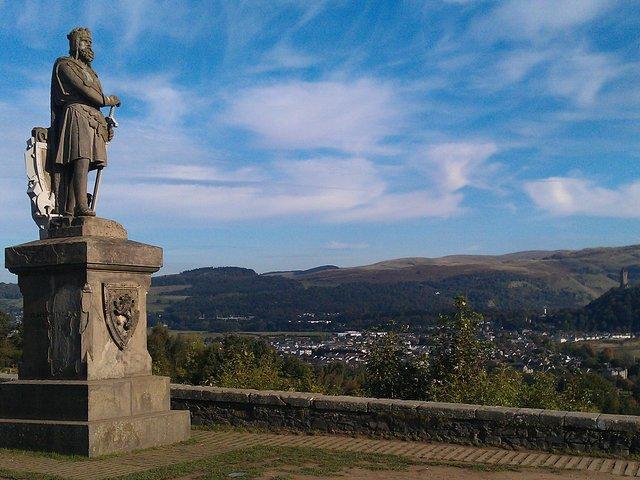 Stirling Castle and Whisky Very Small Group Tour from Edinburgh