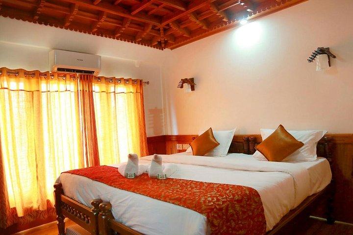 Private Kerala Backwaters Houseboat Cruise with Lunch from Kochi