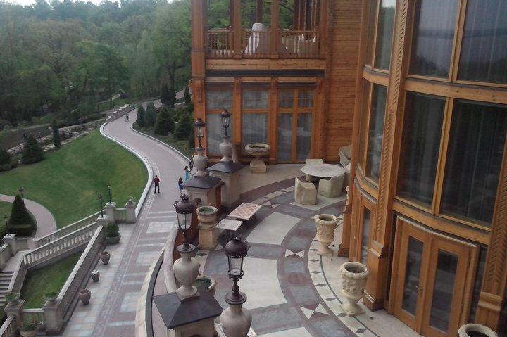 Private Tour Ukrainian President Yanukovych's Residence from Kyiv