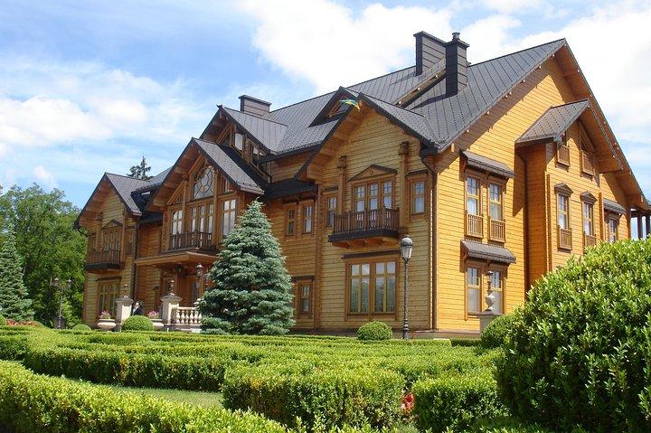 Private Tour Ukrainian President Yanukovych's Residence from Kyiv