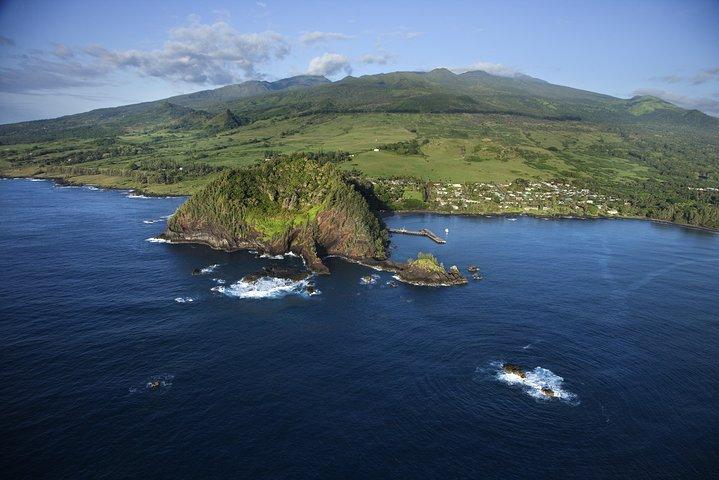 Maui: Road to Hana Luxury Limo-Van Tour with Helicopter Flight