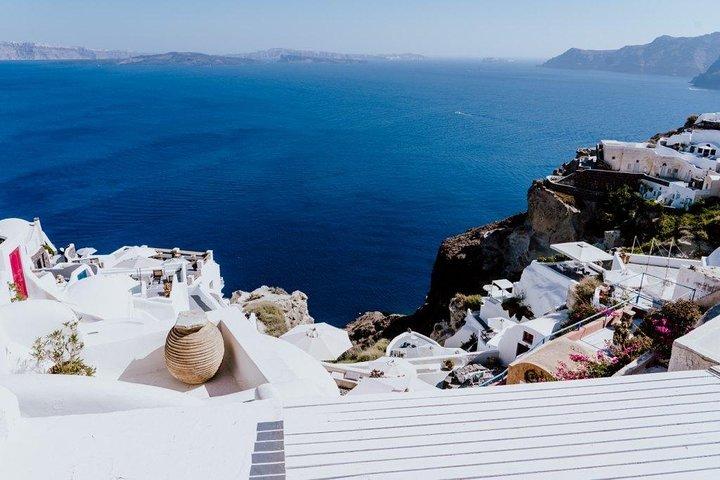 Santorini Island: Guided Tour From Heraklion Crete