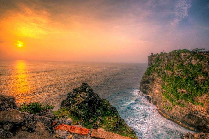 Private Tour: Full-Day Tanah Lot and Uluwatu Temples with Kecak Fire Dance Show