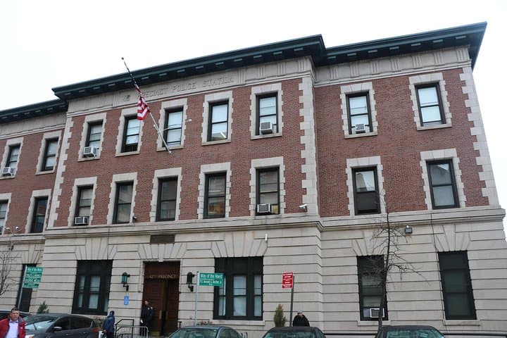 New York contrasts: Manhattan, The Bronx, Queens & Brooklyn