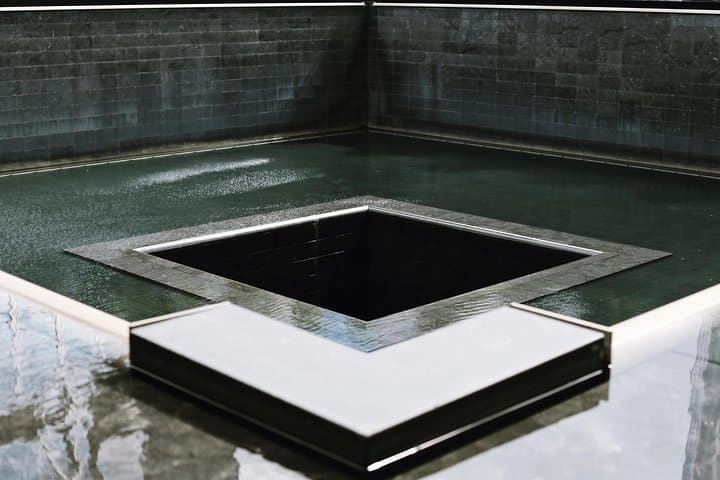 Lower Manhattan & 9/11 Memorial Exclusive Guided Walking Tour
