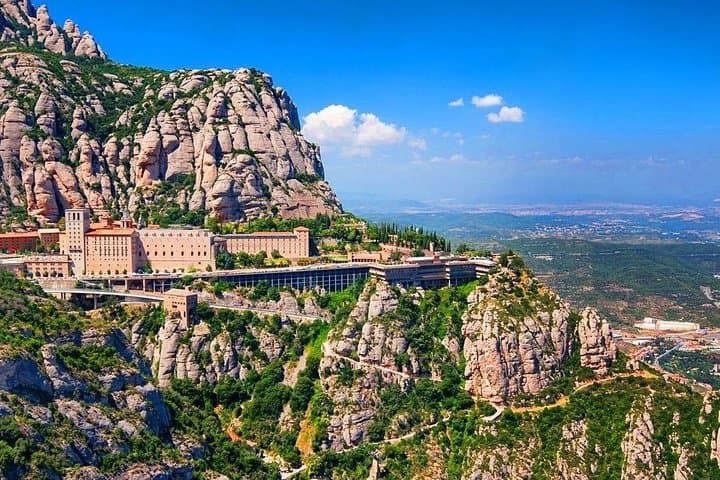 Private Montserrat and Cava Winery Tour with Hotel Pick Up from Barcelona