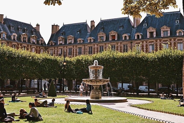 Marais District and Jewish Quarter Exclusive Guided Walking Tour