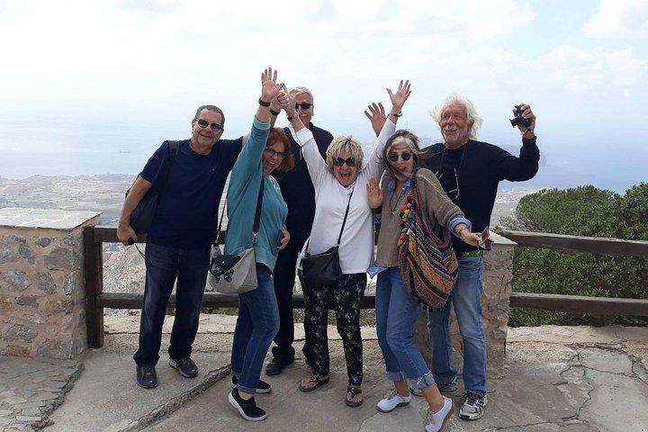 Santorini First-time Visitors Private Tour with Wine Tasting