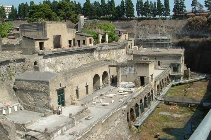 Shared Tour to Pompeii and Mt Vesuvius with Winery Visit