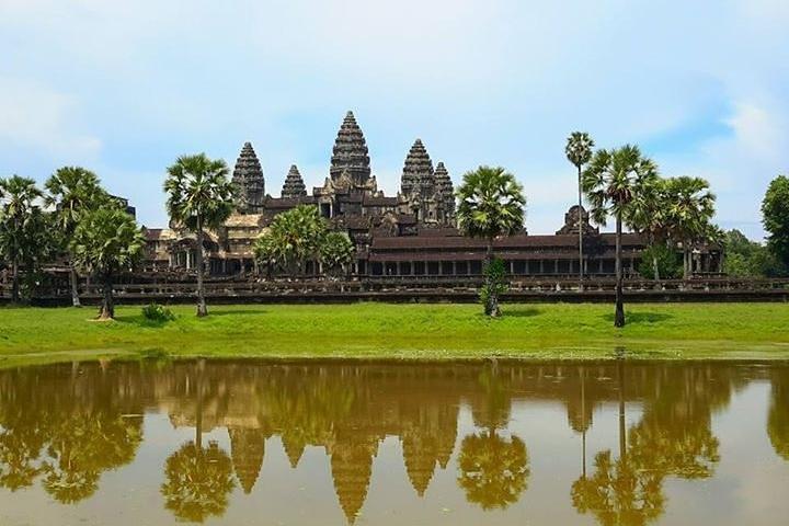 2-Day Angkor Wat Tour from Bangkok