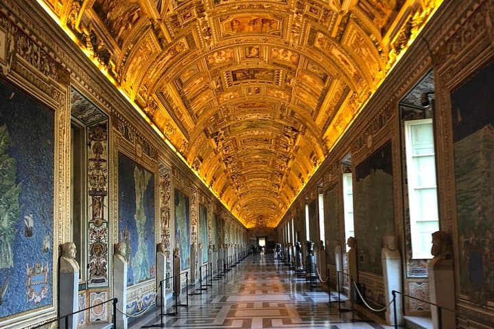 Exclusive Private Tour: Vatican Museums, Sistine Chapel and St Peter's Basilica
