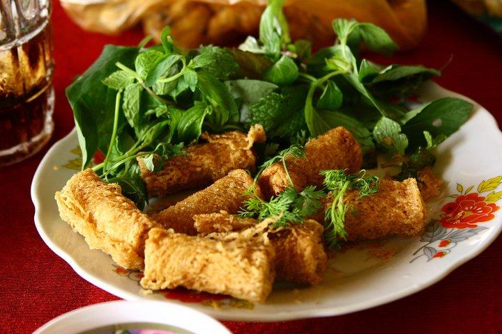 Hoi An Street Food Walking Tour with Tastings