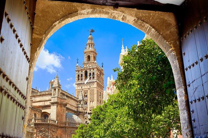 Seville: Cathedral & Giralda Guided Tour with Tickets