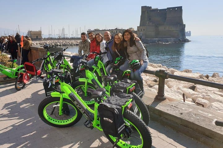 Guided tour of Naples by FAT electric bike