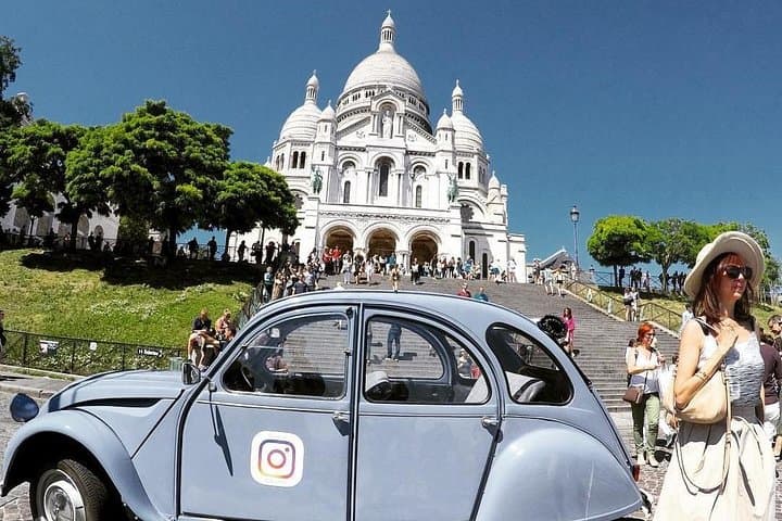 Discovery of Montmartre in a 2CV - 45 min