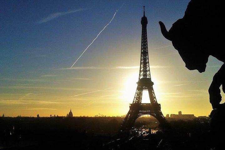 Private Paris Night Tour - with Magic City Lights and Local Vibes