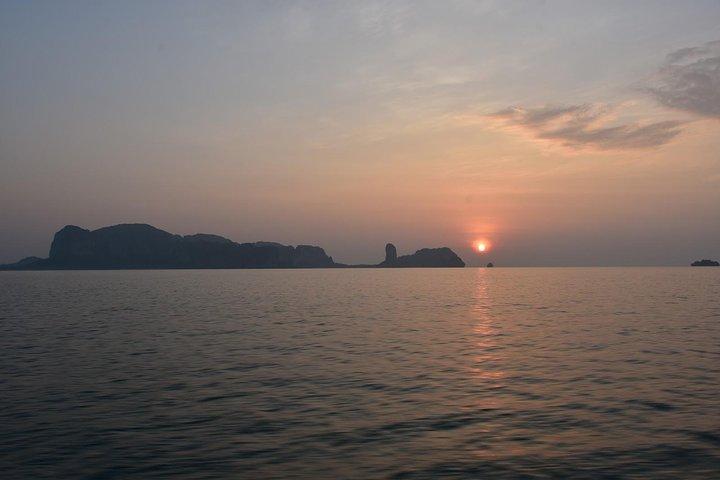 Early Bird Phi Phi Island & 4 Islands Speed Boat Tour from Krabi