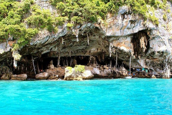 Snorkel Tour to Phi Phi Islands by Speed Boat from Koh Lanta