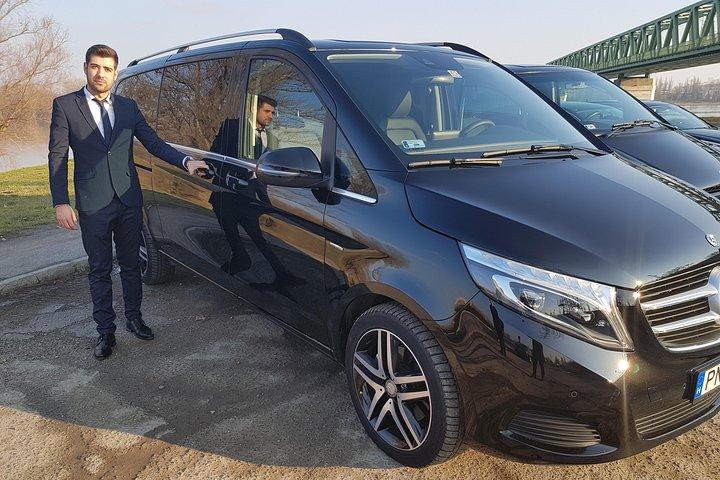 Budapest Private Airport Transfer in a Luxury Minivan