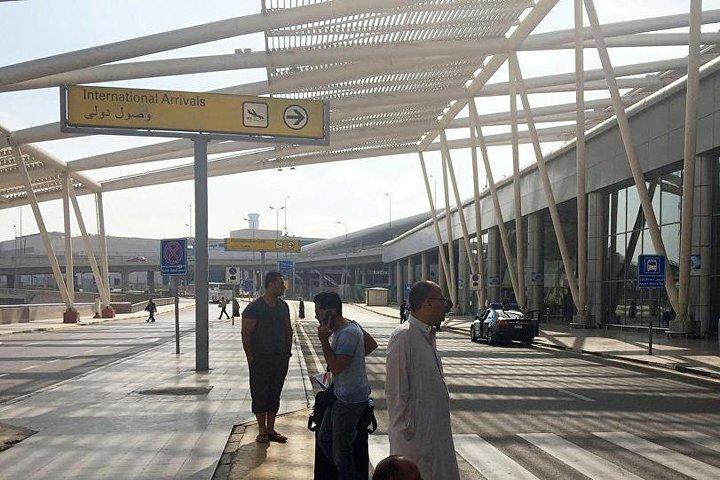 Private Arrival Airport Transfer from Cairo Airport to Cairo & Giza Hotels