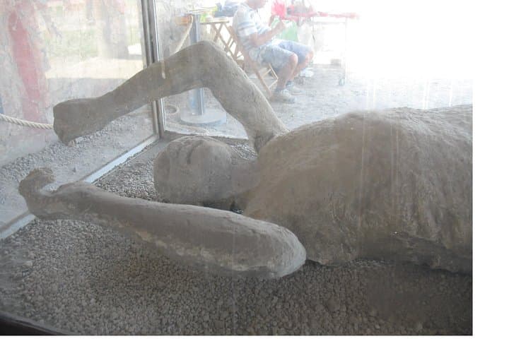Transfer from Naples to Positano with a 2hr stop at Pompeii (1-8 PAX)