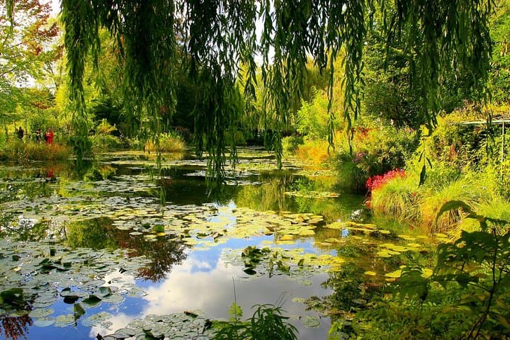 Giverny Monet's House and Gardens with Shopping Session Day Trip